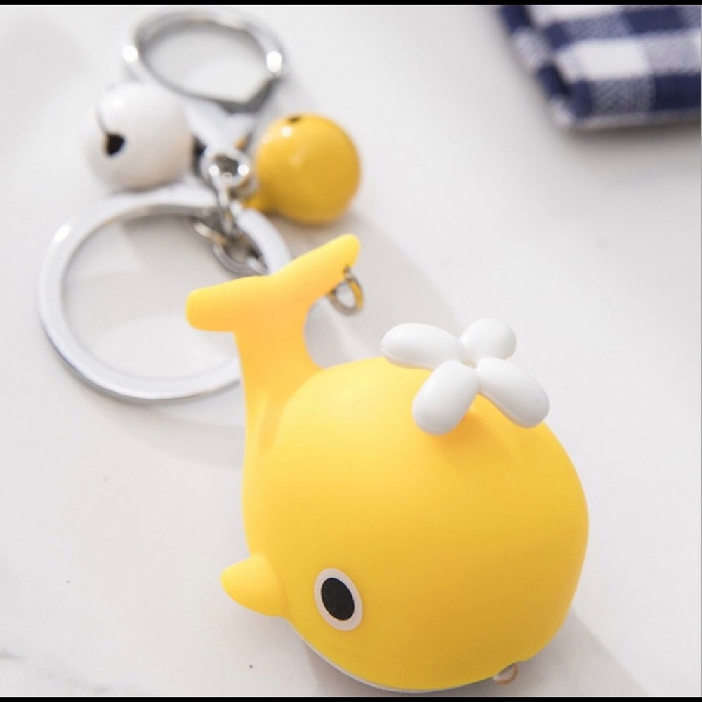 “LAST 1” Yellow Whale Light Up Keychains